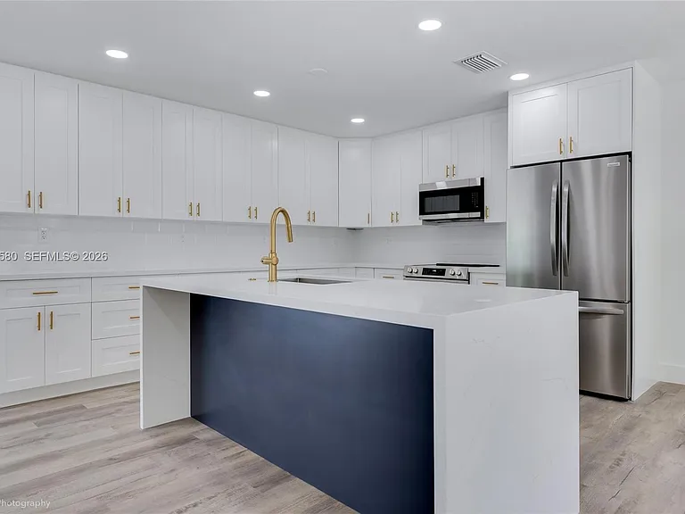6250 SW 62nd Pl — Photo 8
