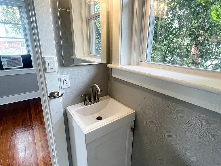 1411 Leigh St #4B — Photo 6