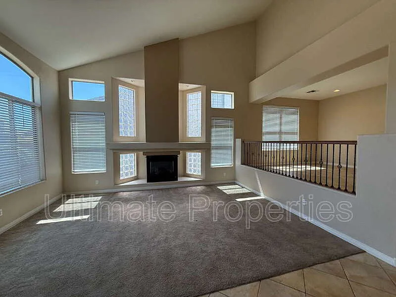 4 bed, 3.0 bath, 3813 sqft, $2,875 — Photo 2