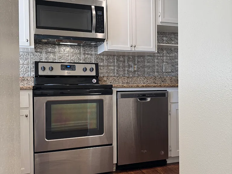 2180 Maplewood Dr S — Photo 4
