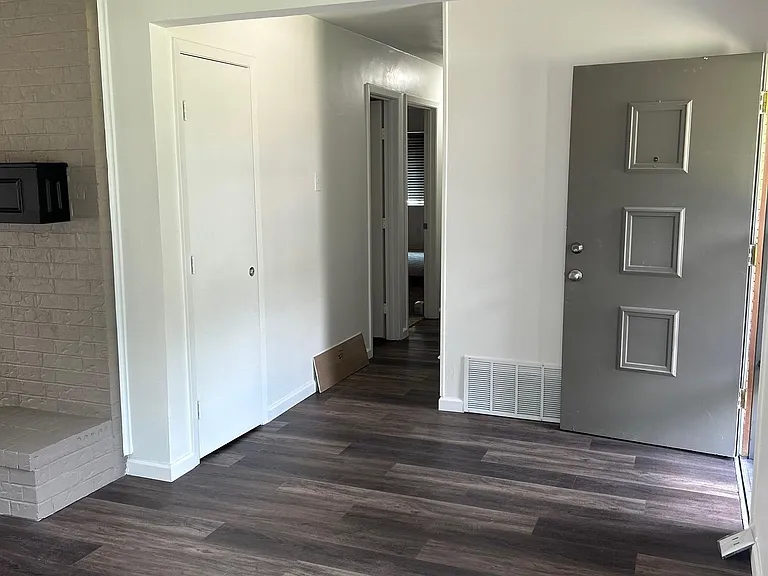 1422 Trowbridge St — Photo 3