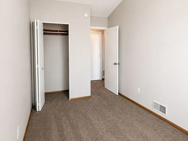 233 Ridgewood Ave — Photo 9