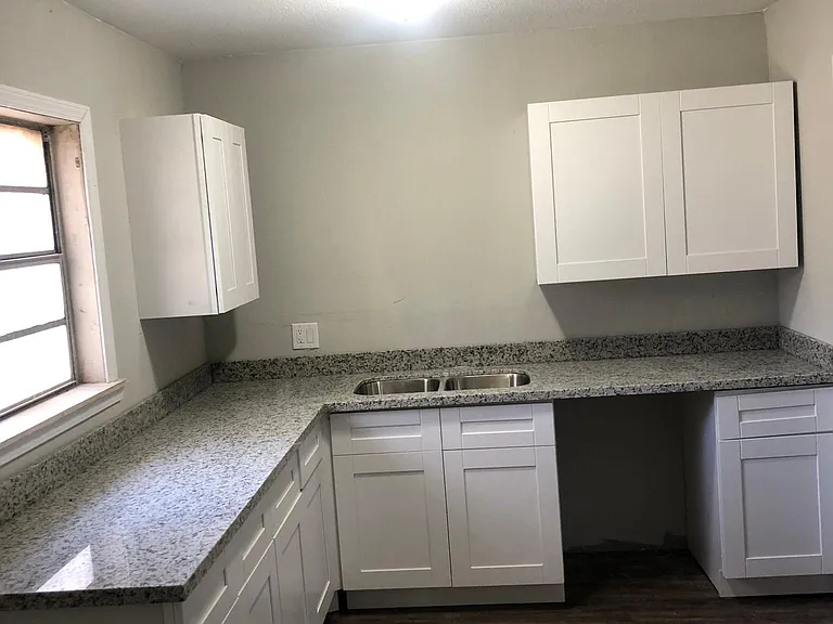 5923 Southwell St — Photo 12
