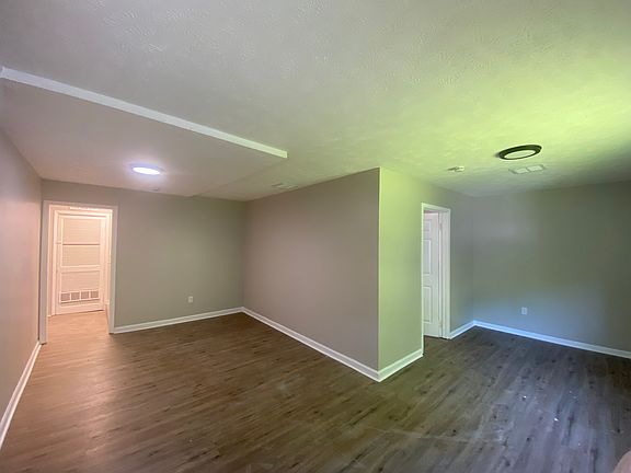 4th image of 12202 Lena Ave