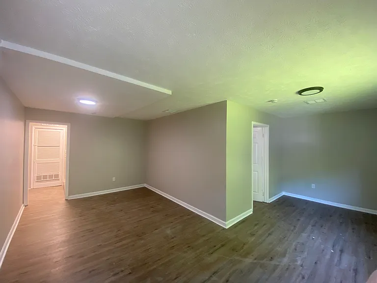 12202 Lena Ave — Photo 4