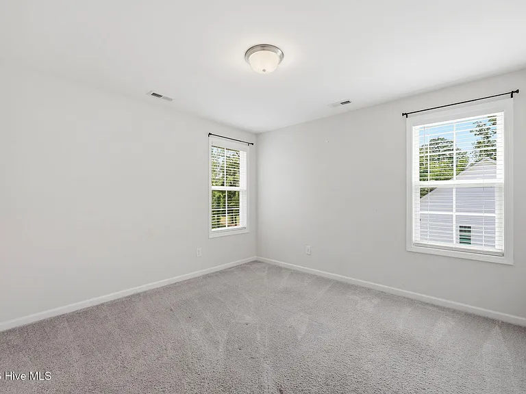 105 Village Dr — Photo 36
