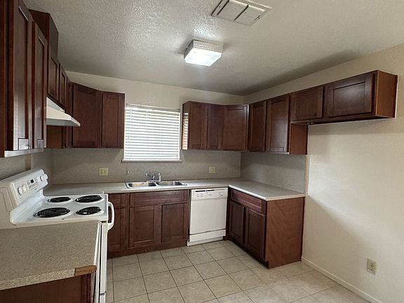 2nd image of 716-718 W Race St