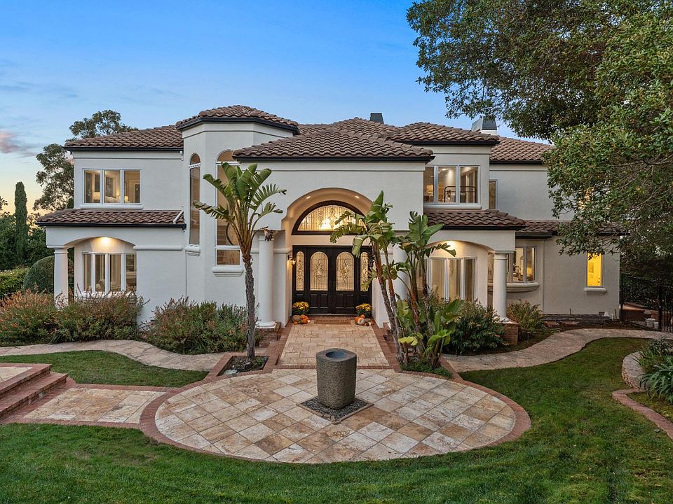 1st image of 10 Del Monte Dr