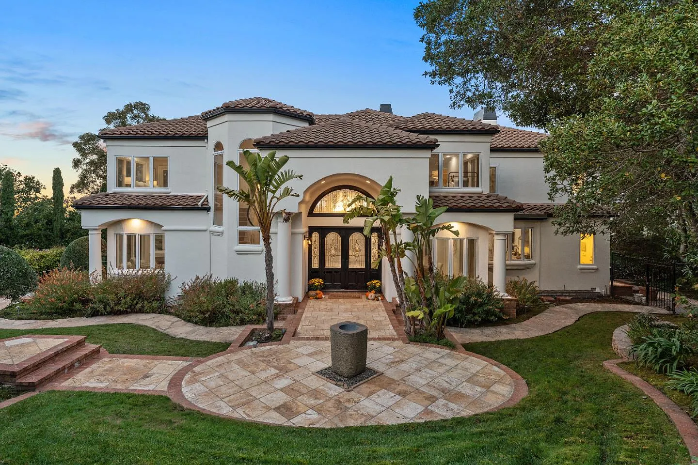 10 Del Monte Dr photo 1