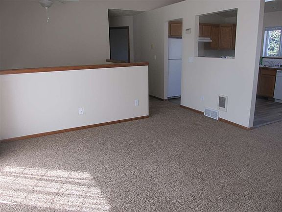 5th image of 805 N Corbin Ct