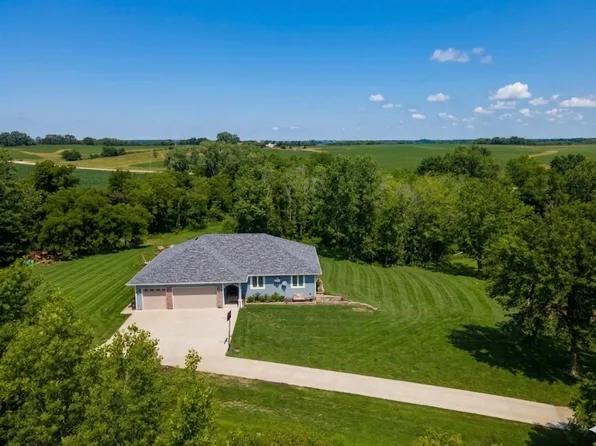 9612 Fairfax Trl, Indianola, IA 50125