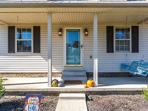 4th image of 1006 Caroline Dr
