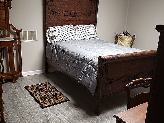 Bedroom in mother-in-law sui