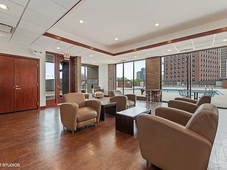 1850 N Clark St #2405 — Photo 9