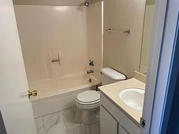 3rd image of 123B Brenton Ct