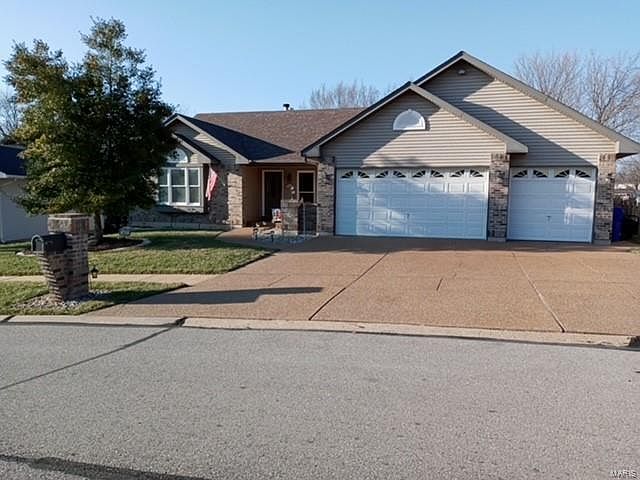 2nd image of 2657 Bluff Ridge Dr