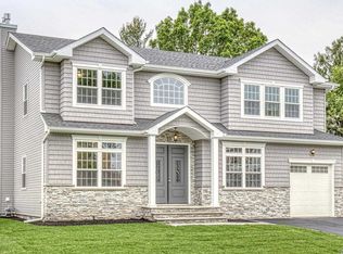40 Melony Ave, Plainview, NY 11803
