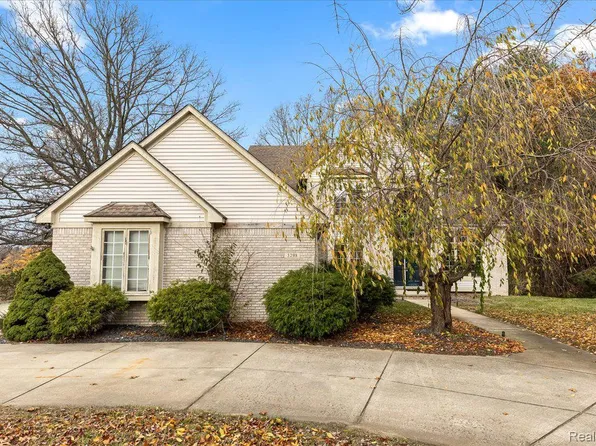 3298 Habitat Trl, Pinckney, MI 48169