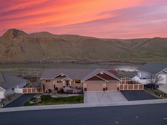 3rd image of 45 Riverpoint Dr