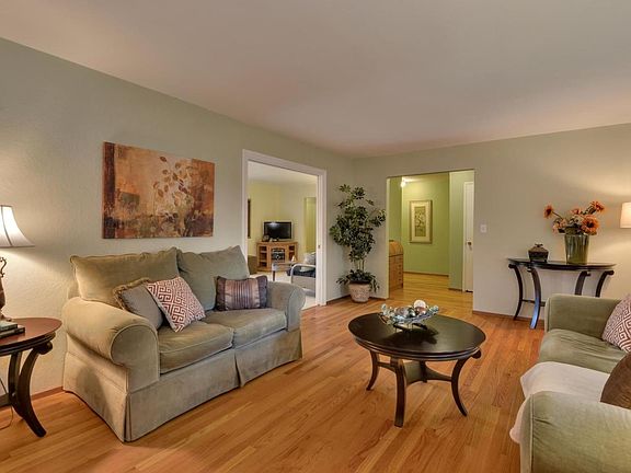 3rd image of 930 Rockdale Dr