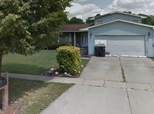 604 Phillips Dr, Champaign, IL 61820