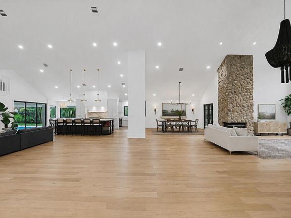 5th image of 3235 Hyde Circle
