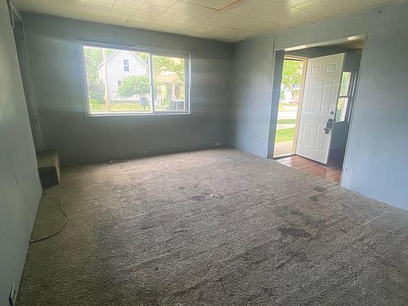 3rd image of 1216 Quarry Ave NW