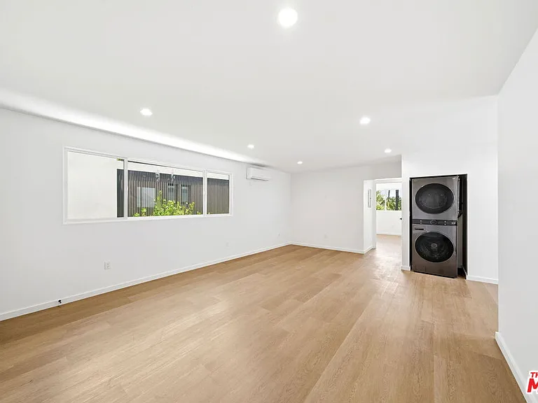 333 6th Ave #D — Photo 4