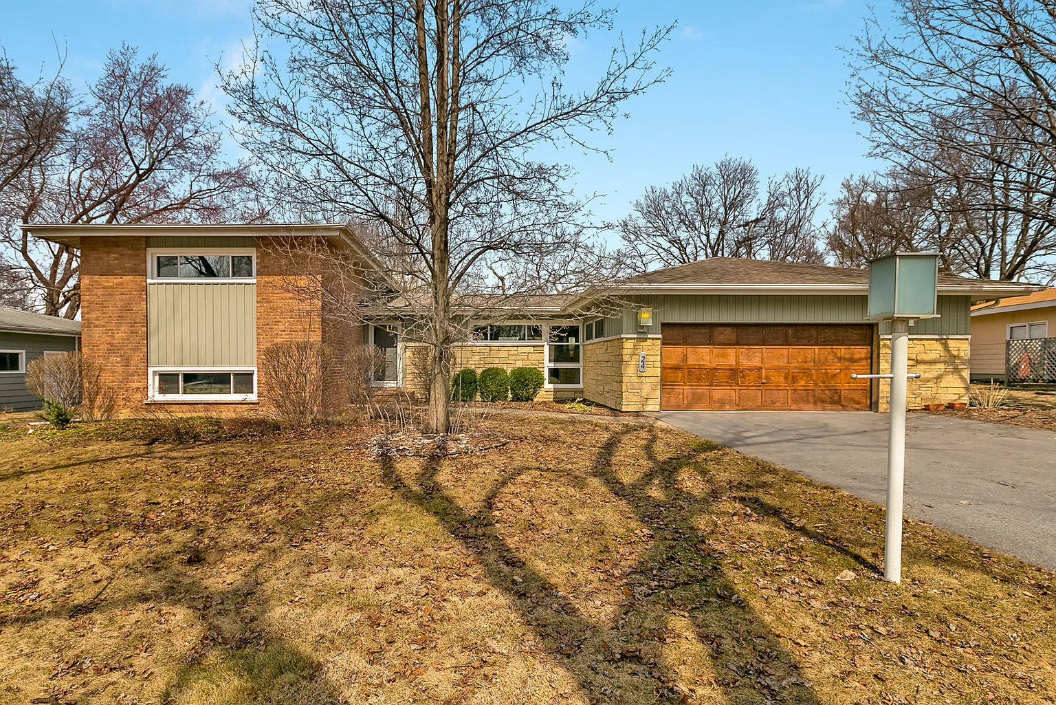 24 W Pleasant Hill Blvd photo 1