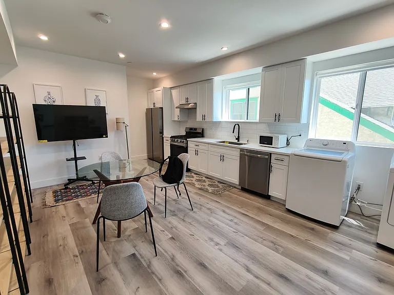 3020 S Normandie Ave #B2 — Photo 1