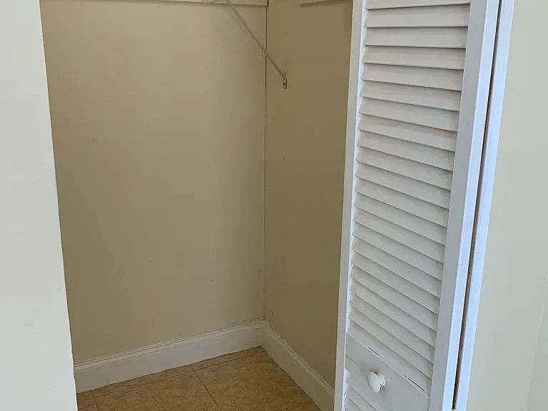 11962 Watergate Cir #B — Photo 7
