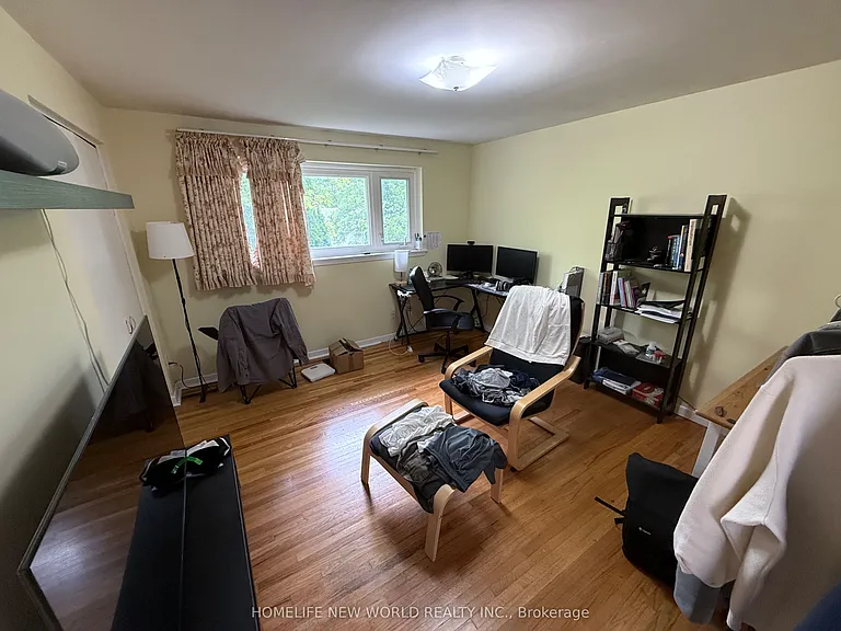 63 Lehar Cres — Photo 16