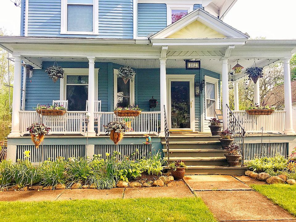 1st image of 102 E Bayard St