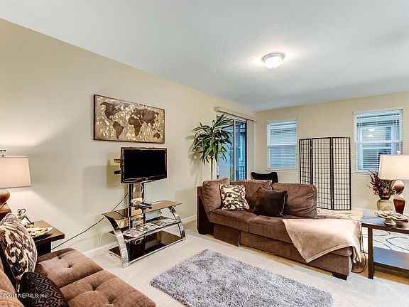 4th image of 342 Vineyard Ln