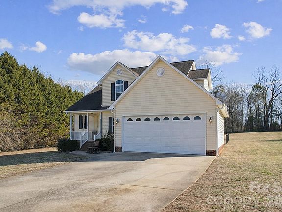 4th image of 143 Maple Ridge Cir