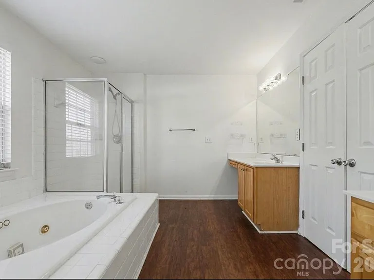 4132 Meadowview Hills Dr — Photo 16