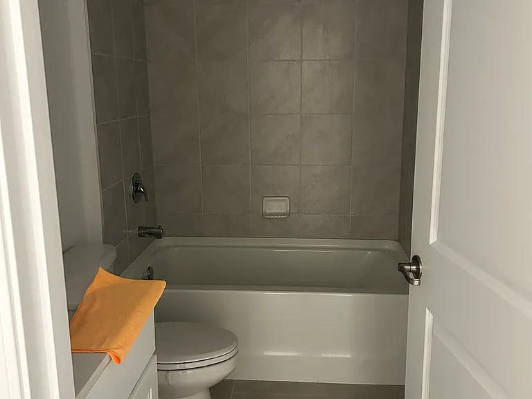 1700 NE 6th Pl — Photo 10