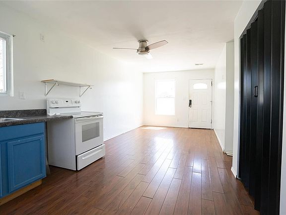 4th image of 617 Barkley St