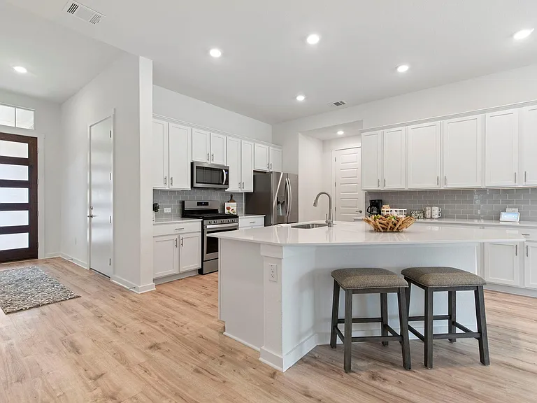 2417 Gabriels Horn Rd — Photo 3