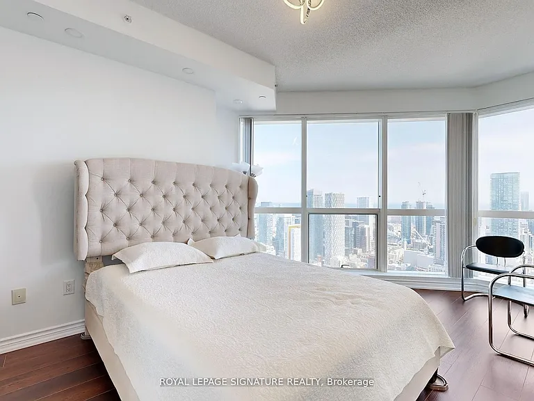 386 Yonge St #4508 — Photo 17