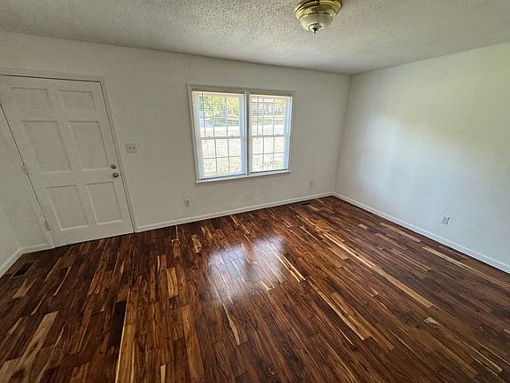 3rd image of 1020 Village Cir