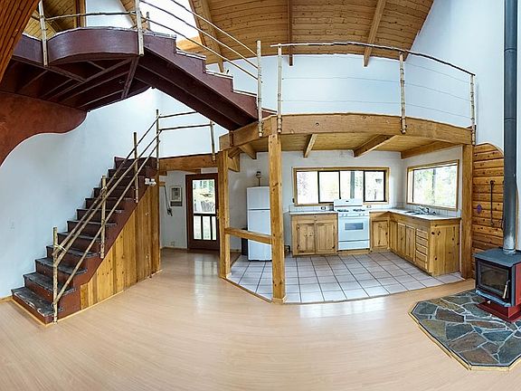 circular surround photo