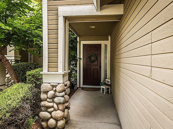 2nd image of 3304 Knob Hill Ct