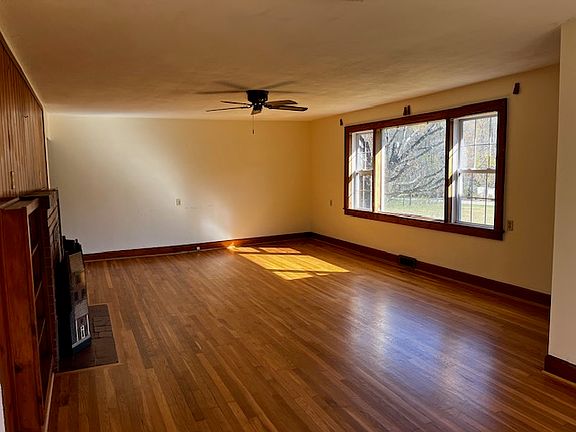 4th image of 24 Wise Rd