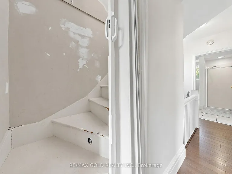 746 King St W — Photo 28