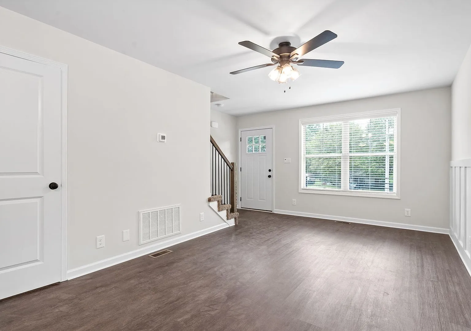 Greenwood Ave - 925 — Photo 4