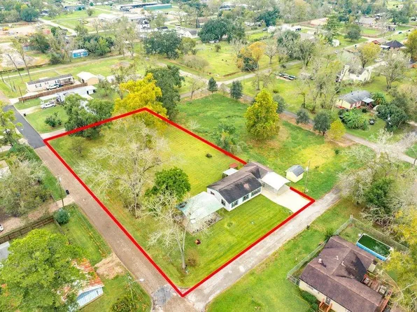 404 Chestnut St, Brazoria, TX 77422