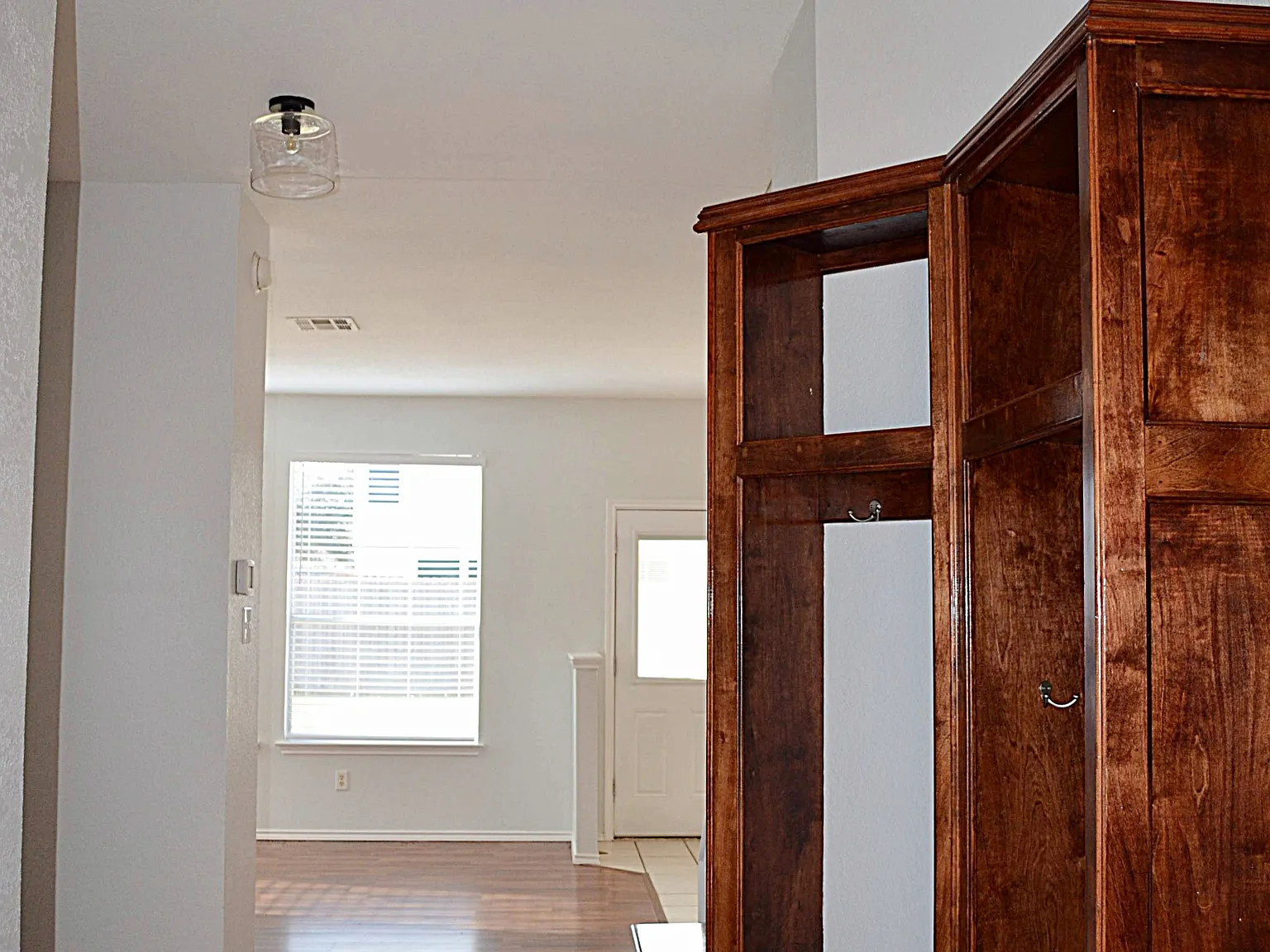 3 bed, 2182 sqft, $1,750 — Photo 3
