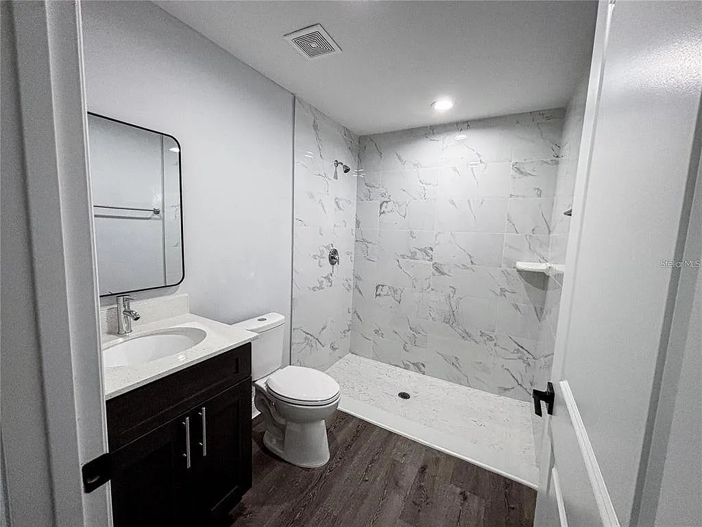 3 bed, 2.0 bath, 1011 sqft, $1,697 — Photo 4