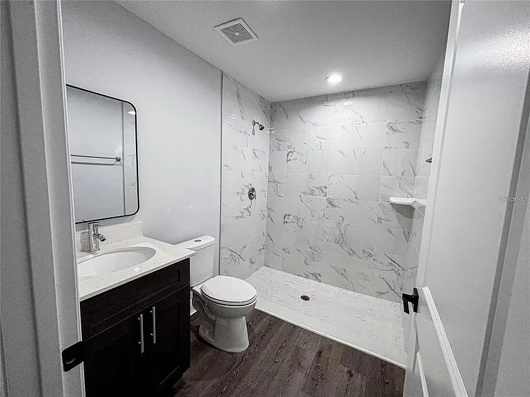 217 Locust Pass Ln — Photo 4